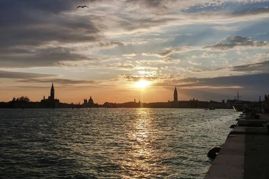 Feel@Home Venice Biennale 0*,  Italien